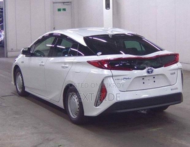 New Toyota Prius 2021 Pearl