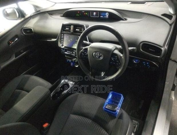 New Toyota Prius 2021 Pearl
