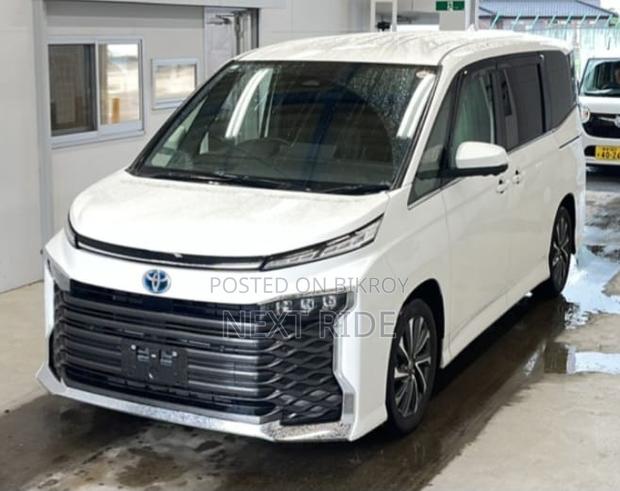 New Toyota Voxy Hybrid S-Z 2WD 7-Seater 2023 Pearl