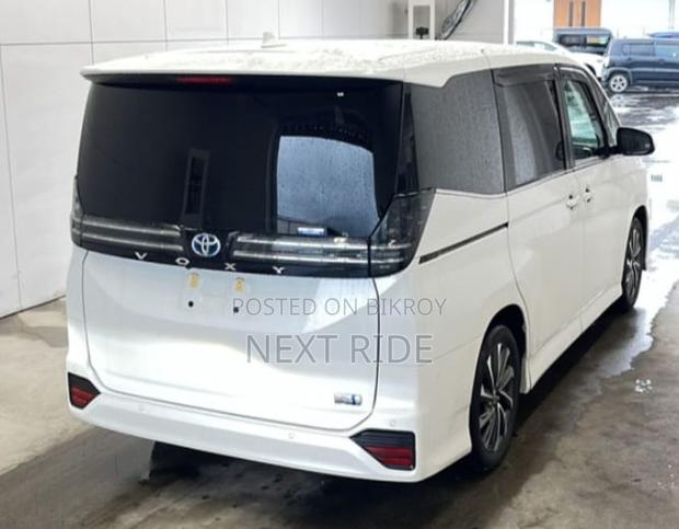 New Toyota Voxy Hybrid S-Z 2WD 7-Seater 2023 Pearl