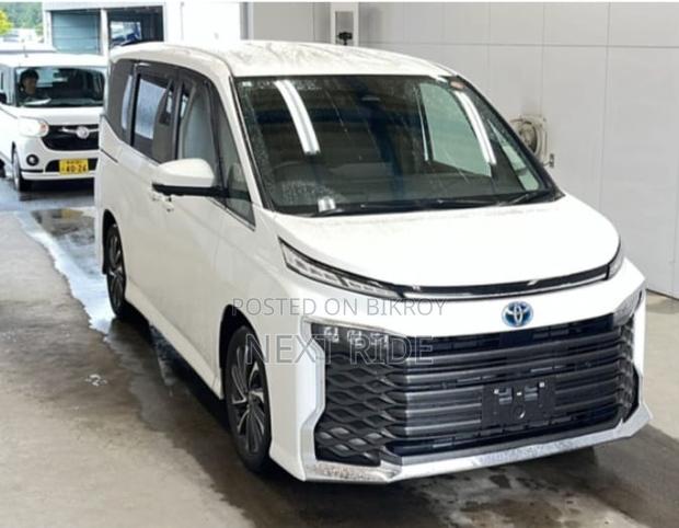 New Toyota Voxy Hybrid S-Z 2WD 7-Seater 2023 Pearl