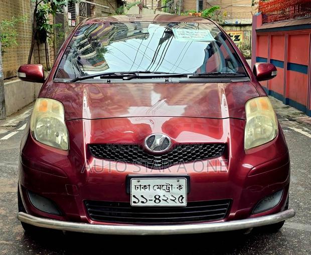 Toyota Vitz 1.0 FWD 3dr 2010 Maroon