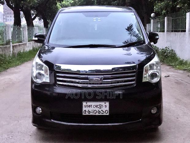 Toyota Noah 2010 Black