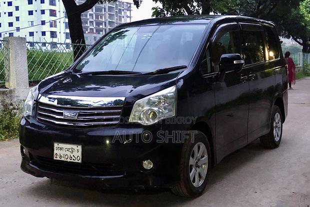 Toyota Noah 2010 Black