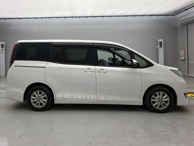 Toyota Noah 2021 Pearl