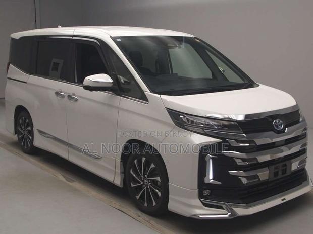 Toyota Noah 2022 White