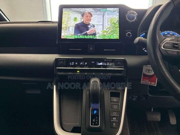 Toyota Noah 2022 White