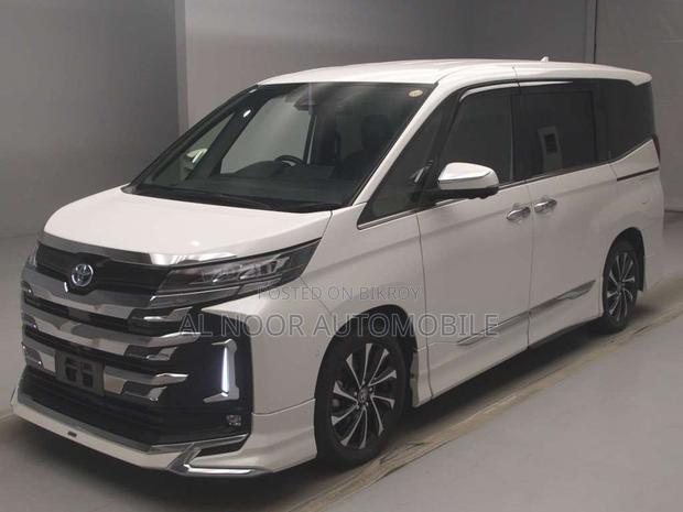 Toyota Noah 2022 White