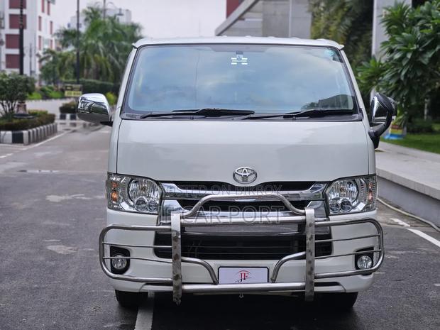 New Toyota Noah 2017 Pearl