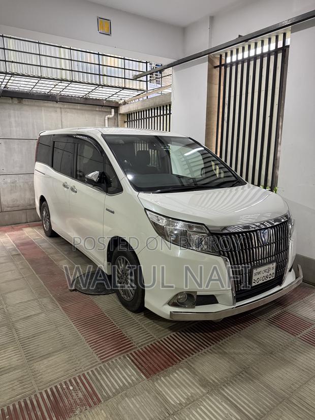 Toyota Esquire 1.8 FWD Hybrid (7 Seater) 2016 Pearl