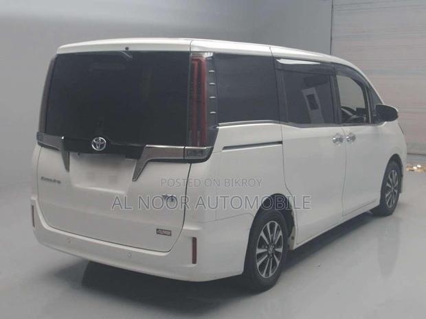 Toyota Esquire 2021 Pearl