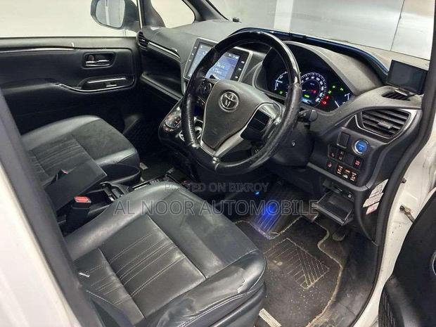 Toyota Esquire 2021 Pearl
