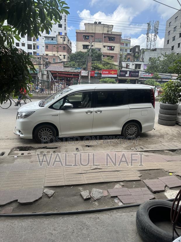 Toyota Esquire 1.8 FWD Hybrid (7 Seater) 2016 Pearl