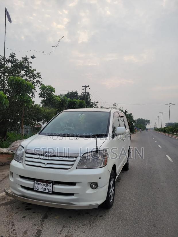 Toyota Noah 2002 White