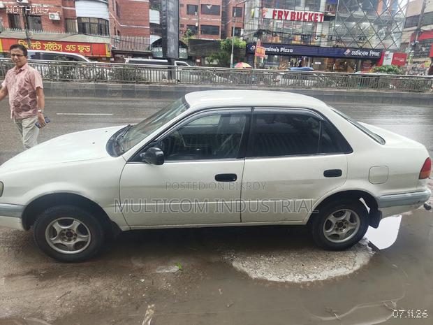 Toyota Corolla 1996 White