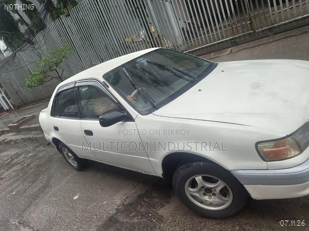 Toyota Corolla 1996 White