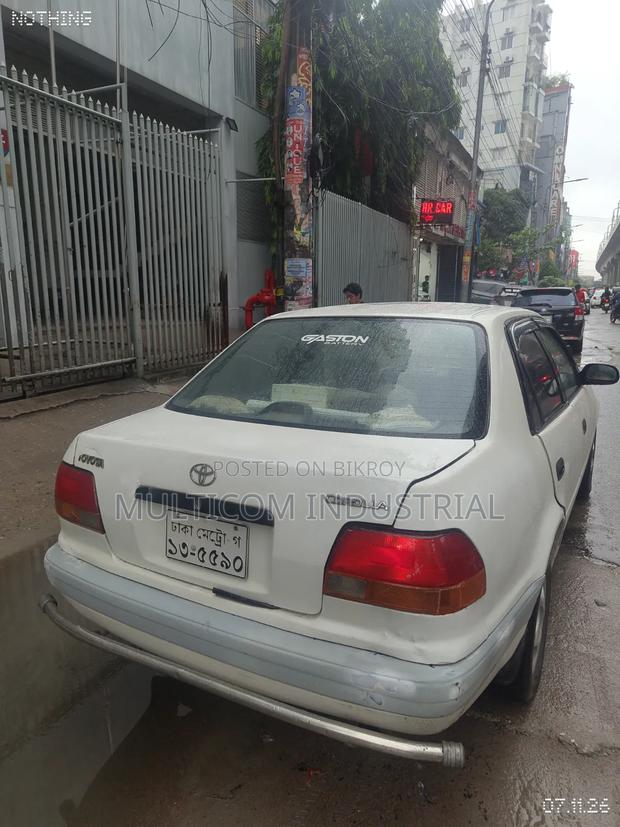 Toyota Corolla 1996 White