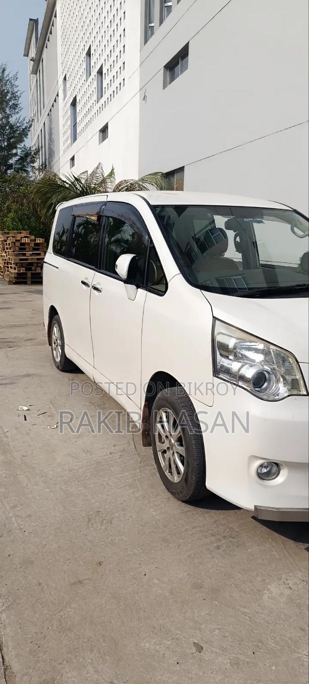 Toyota Noah 2012 Pearl