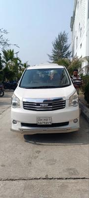 Toyota Noah 2012 Pearl for sale