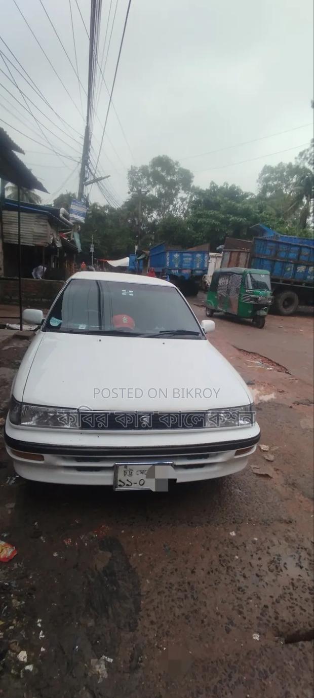 Toyota Corolla 1990 White