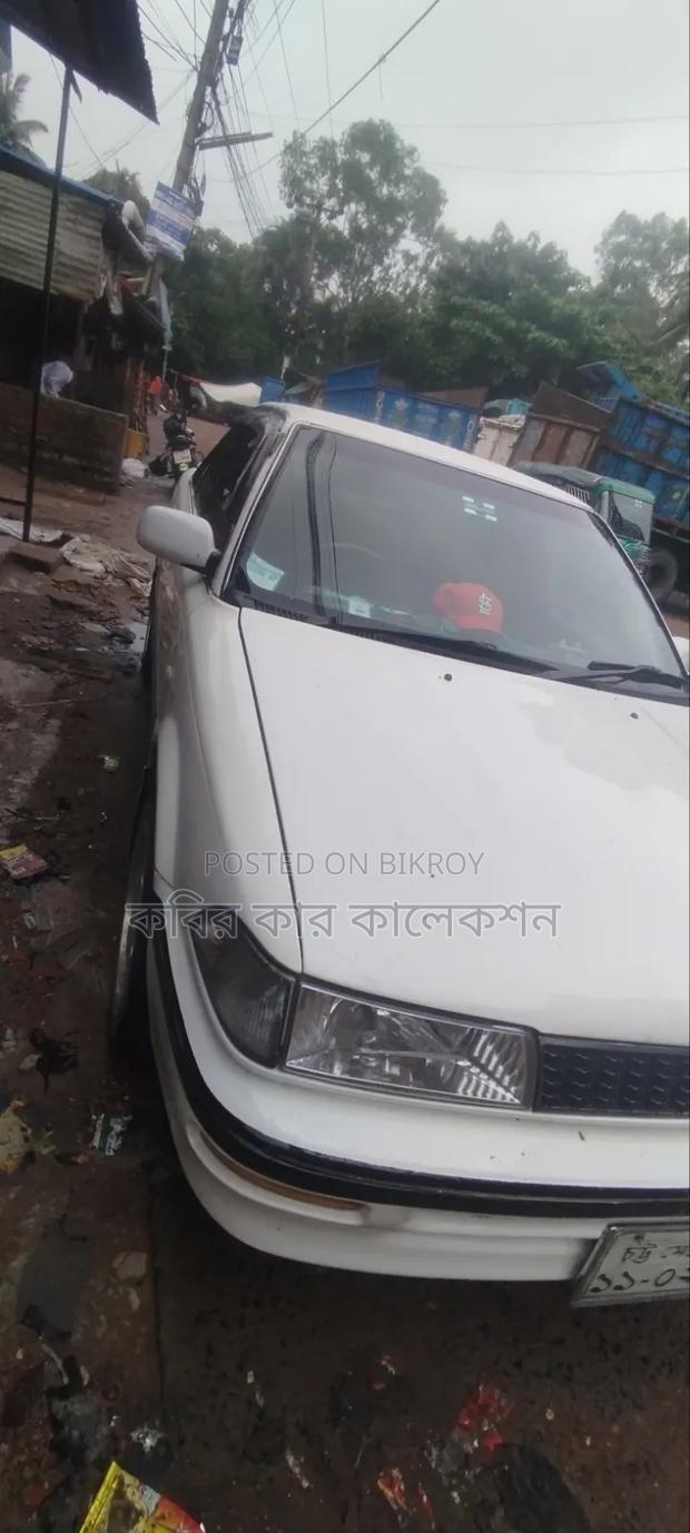 Toyota Corolla 1990 White