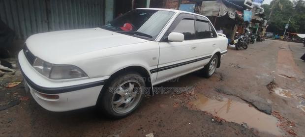 Toyota Corolla 1990 White