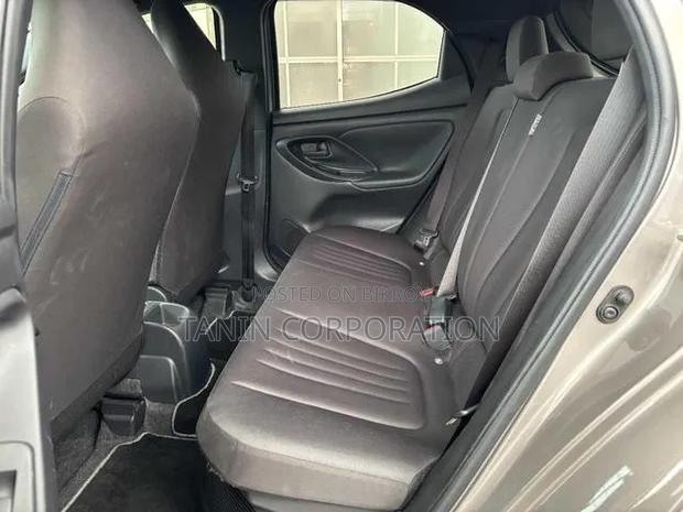 Toyota Yaris 2021 Brown