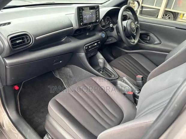 Toyota Yaris 2021 Brown