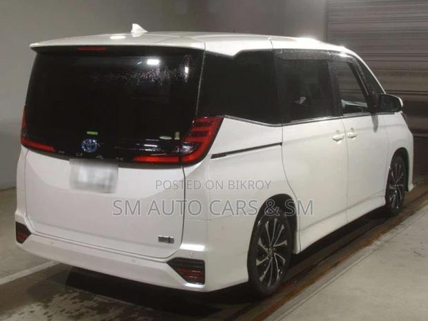 Toyota Noah 2023 Pearl