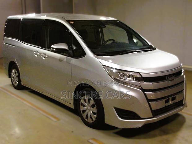 Toyota Noah 2021 Silver