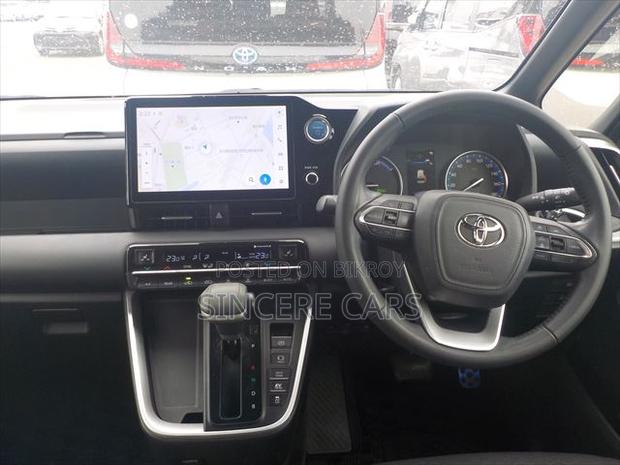 Toyota Noah 2022 Pearl