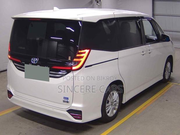 Toyota Noah 2022 Pearl