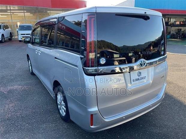 Toyota Noah 2021 Silver