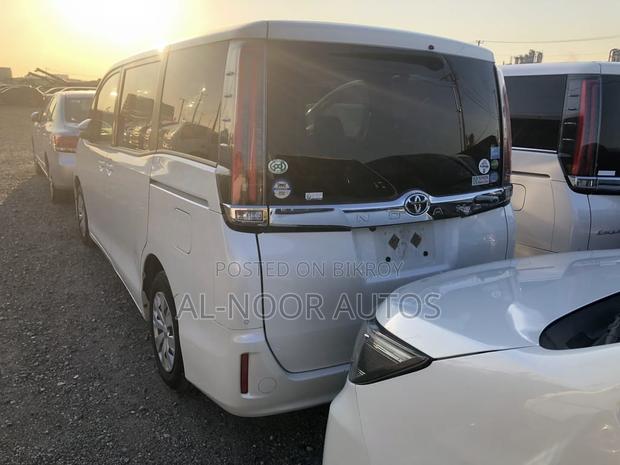 Toyota Noah 2021 Pearl