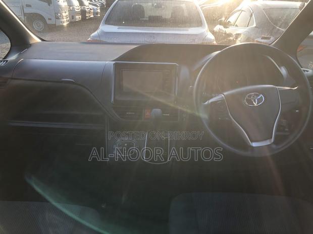 Toyota Noah 2021 Pearl