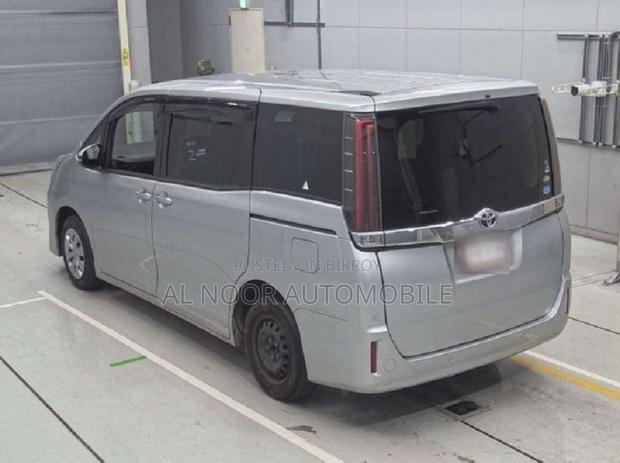 Toyota Noah 2021 Silver