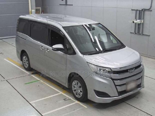 Toyota Noah 2021 Silver