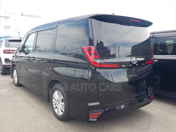 Toyota Noah 2024 Black