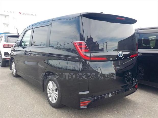 Toyota Noah 2024 Black