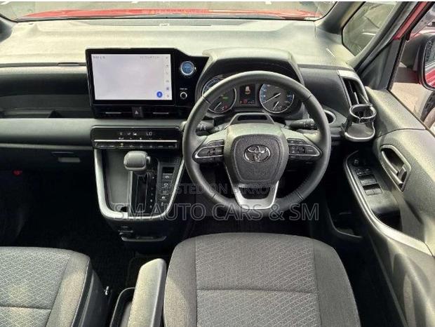 Toyota Noah 2023 Red