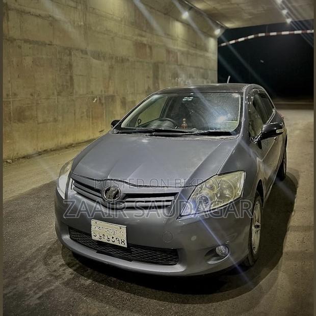 Toyota Auris 2011 Gray