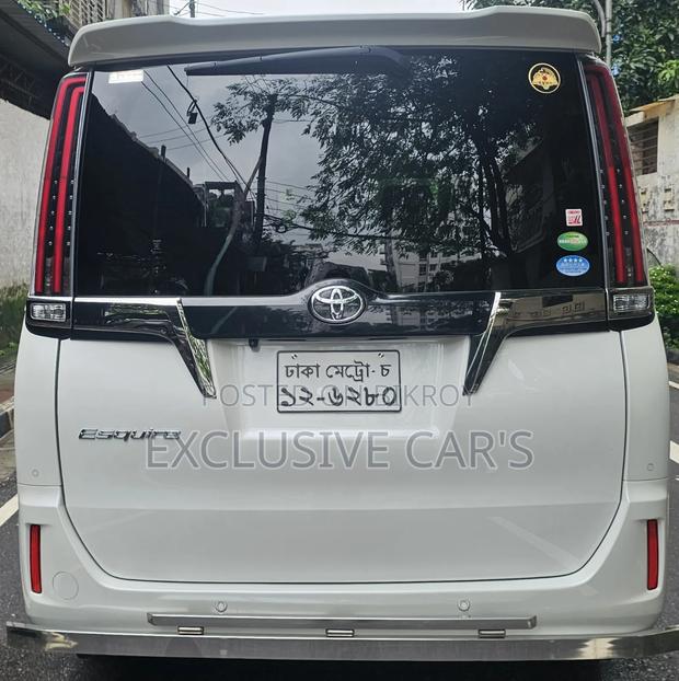 Toyota Esquire 2019 Pearl
