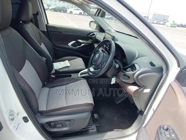 Toyota Yaris 2021 Pearl