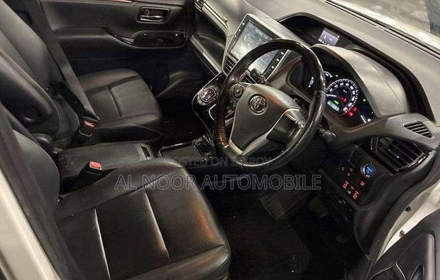 Toyota Esquire 2021 Pearl