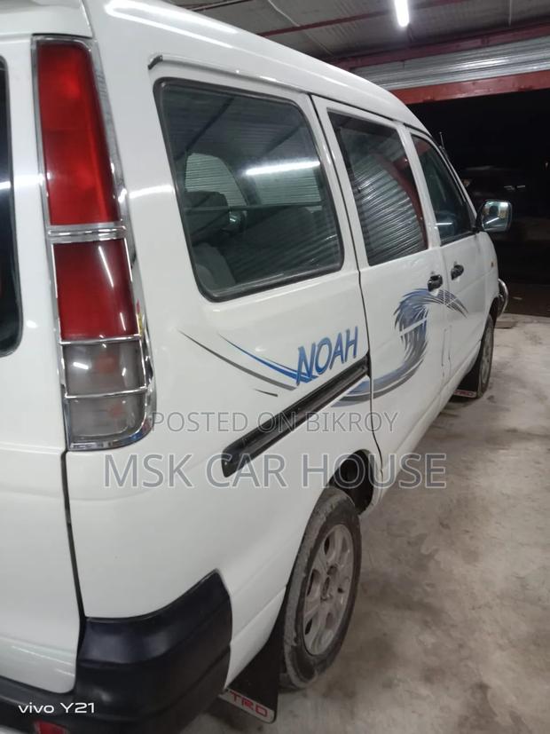 Toyota bB 2002 White