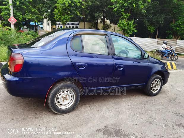Toyota Platz 2000 Blue