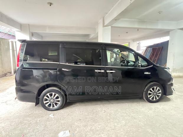 Toyota Esquire 1.8 FWD Hybrid (7 Seater) 2017 Black