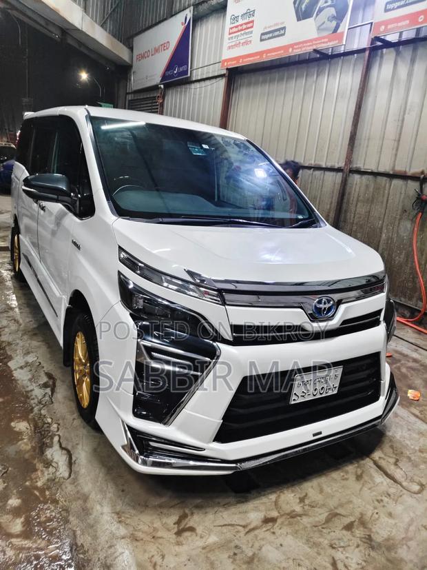 Toyota Voxy 2019 Pearl