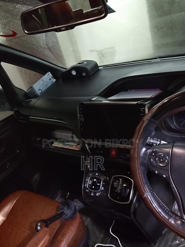 Toyota Esquire 2.0 AWD (7 Seater) 2018 Black
