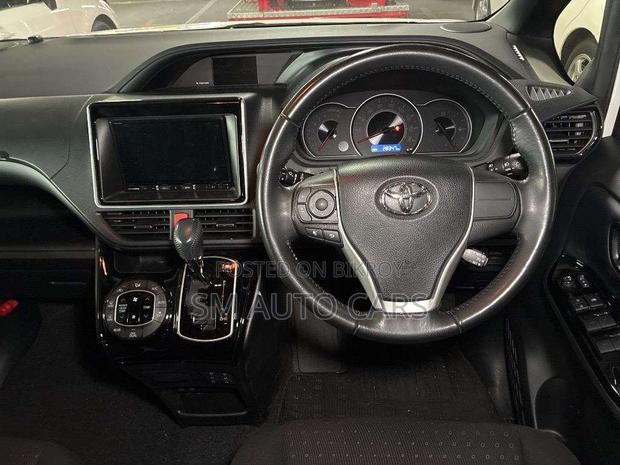 Toyota Noah 2.0 FWD (8 Seater) 2021 Pearl
